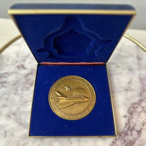 Vintage Bronze 1981 Space Shuttle Columbia First Flight Commemorative Metal Coin